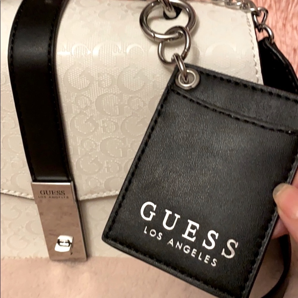 Guess Bags | Guess White purse 👛 - Picture 10 of 15